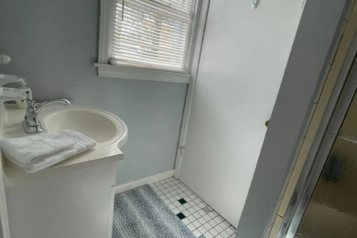 Room 9 of 18
