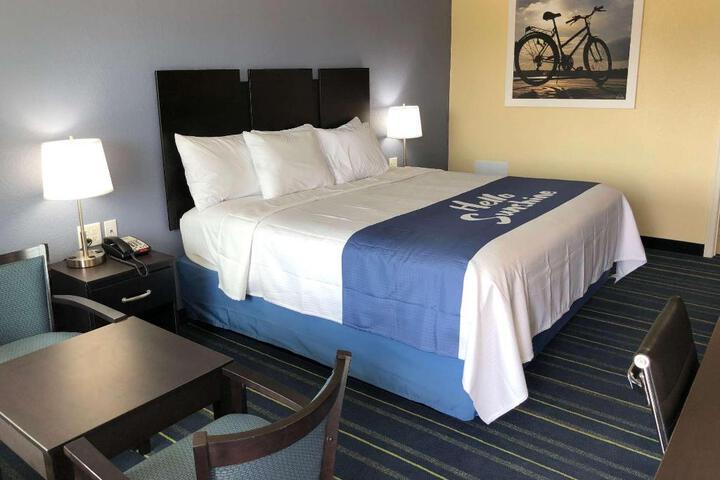1 King Bed (12 of 14)