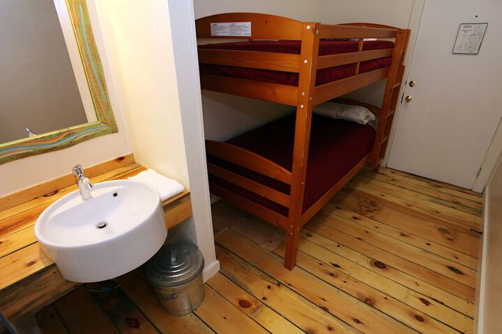 Room 13 of 77