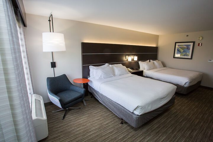 2 Queen Beds (5 of 17)