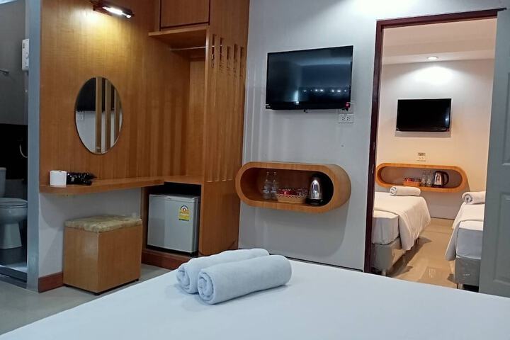 Room 9 of 40