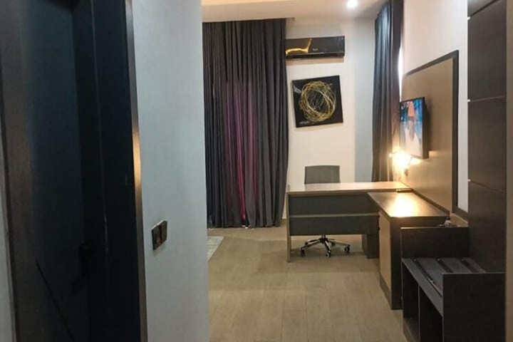 Room 10 of 52