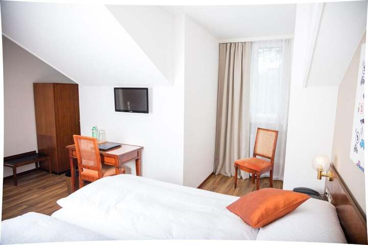 Room 15 of 53