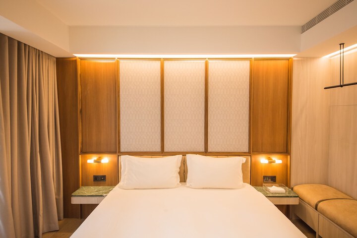 Room 104 of 243