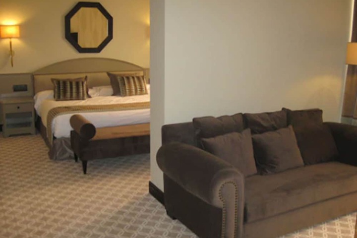 Room 25 of 138