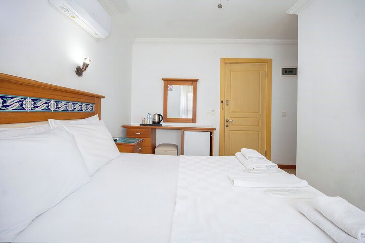Room 27 of 63