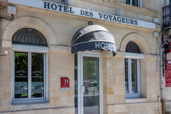 Exterior of Logis Hôtel des Voyageurs