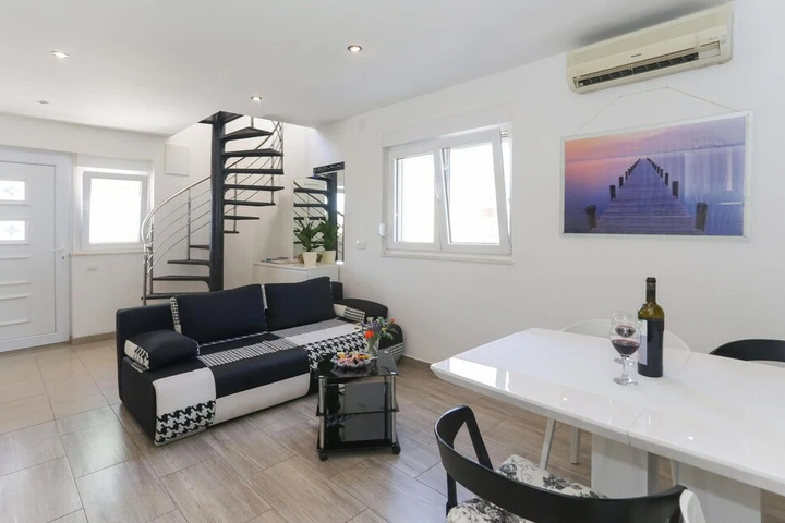 Nice Home in Solin With Wifi and 2 Bedrooms
