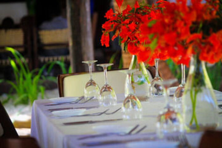 Dining 25 of 27
