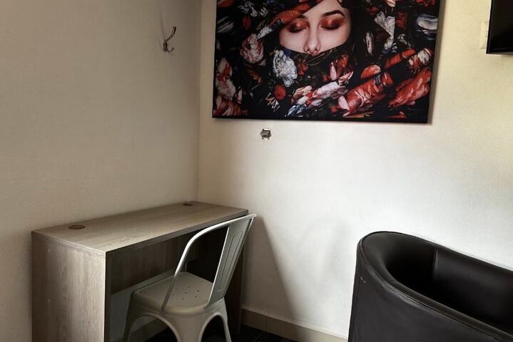 Room 10 of 26