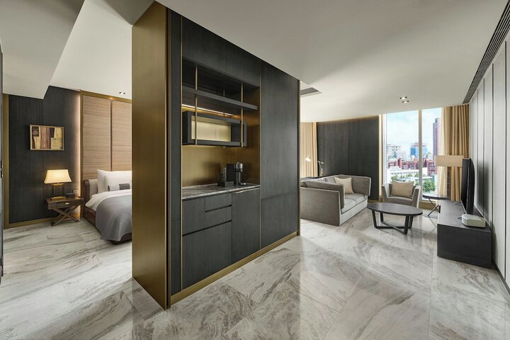 Room 25 of 80