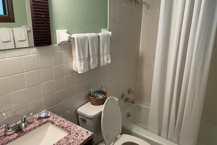 Room 15 of 34