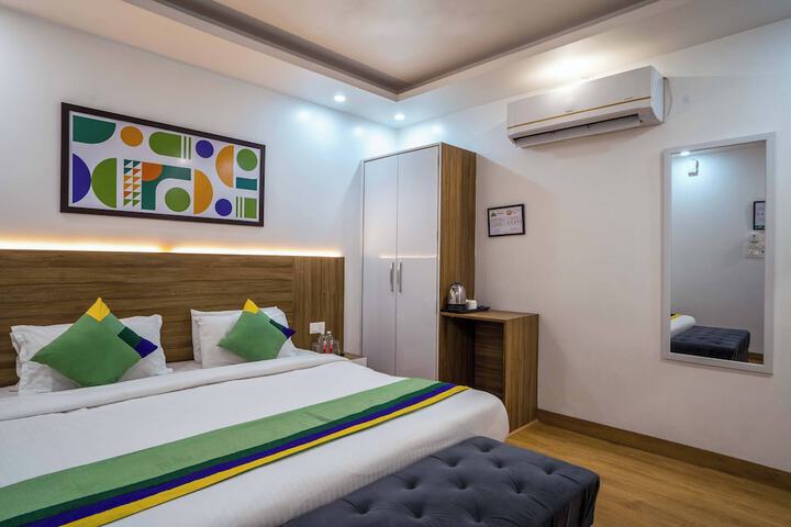 Room 2 of 6