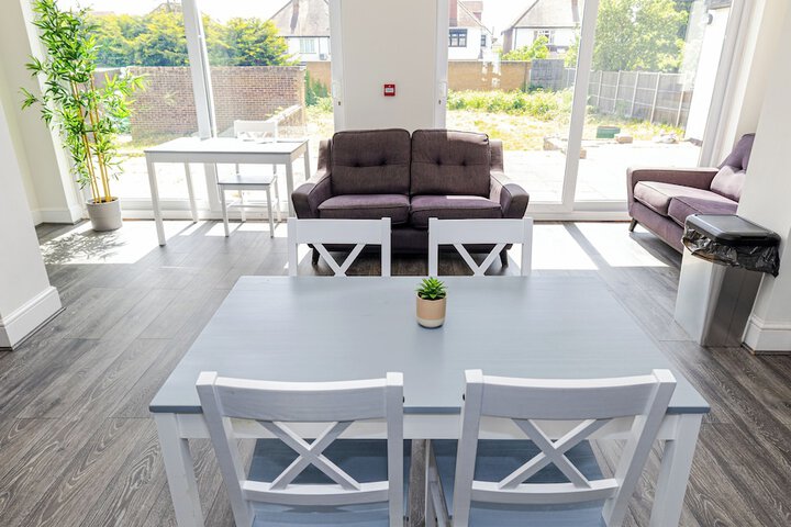 Lounge 123 of 129