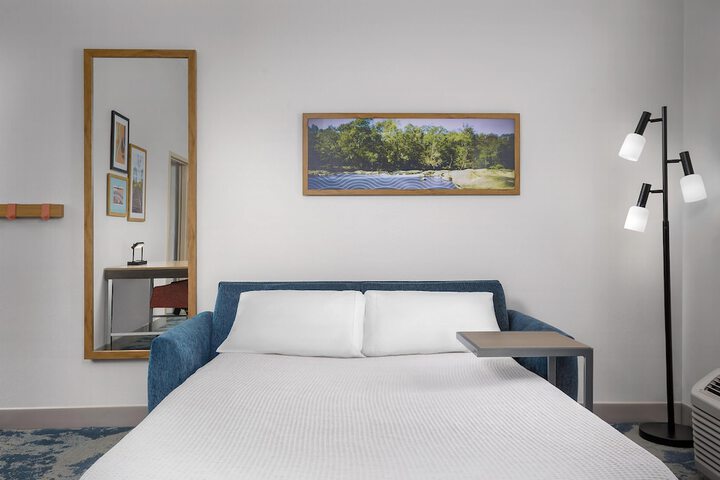 Room 8 of 37