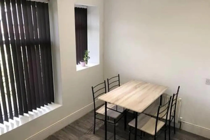 Room 10 of 16