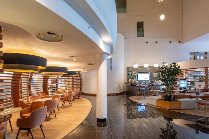 Entrance & Lobby