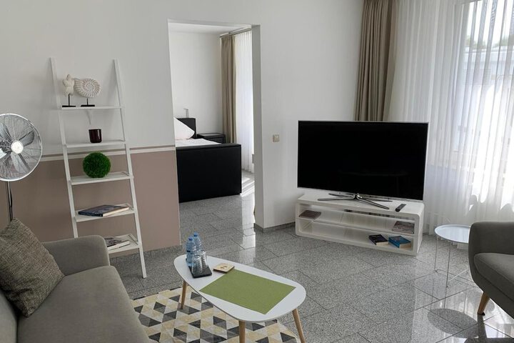 Room 15 of 48