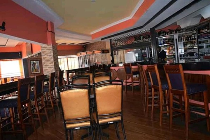 Lounge 18 of 22