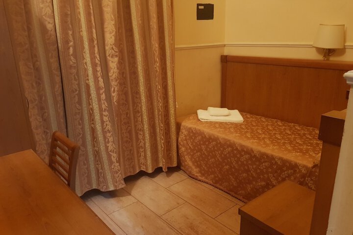 Room 52 of 73