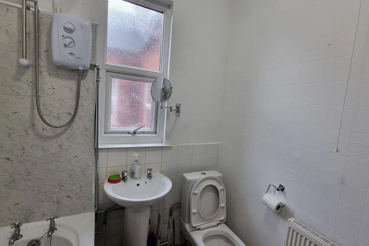 Room 8 of 16