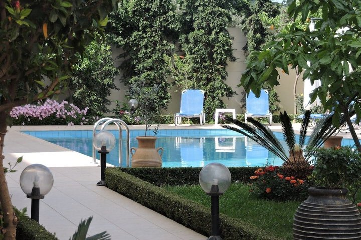 Pool Hotel