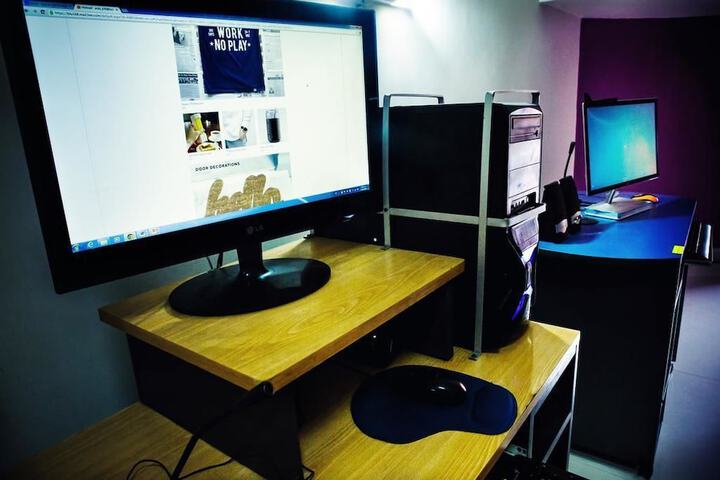 Business Center 21 of 21