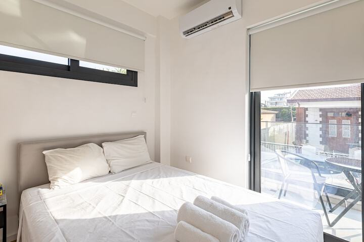 Room 4 of 68
