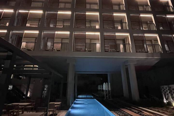 Hotel 79 of 82