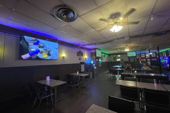 Lounge 18 of 24
