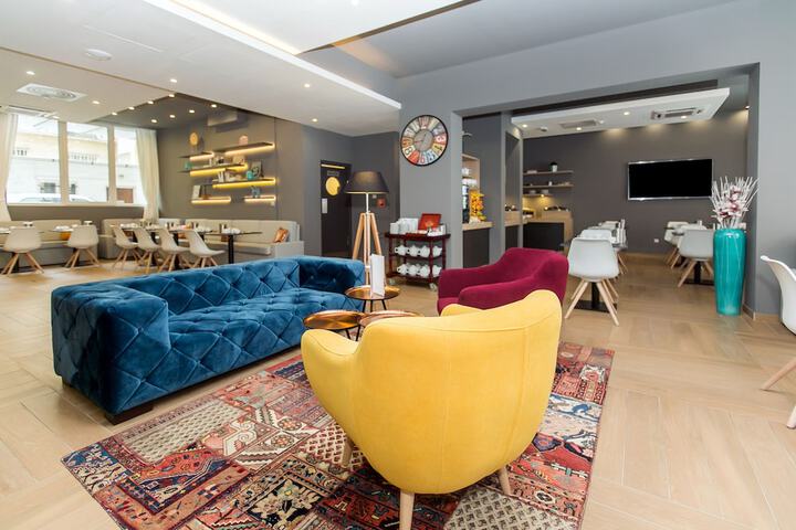 Entrance & Lobby
