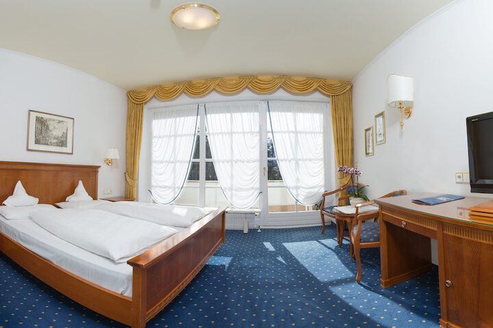 Room 3 of 43