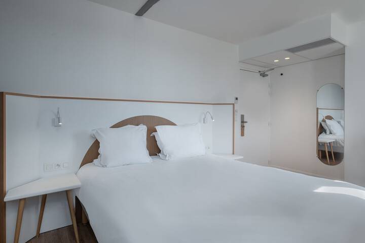 Room 30 of 80