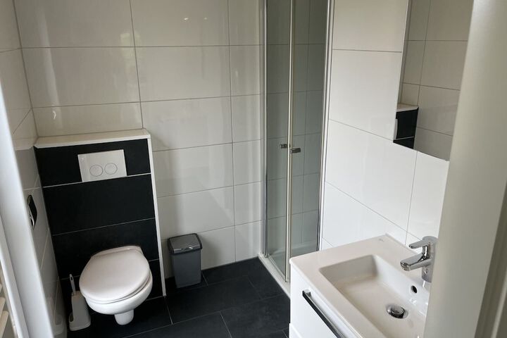 Room 9 of 38