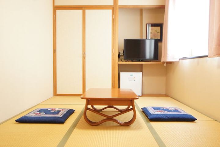 Room 9 of 37