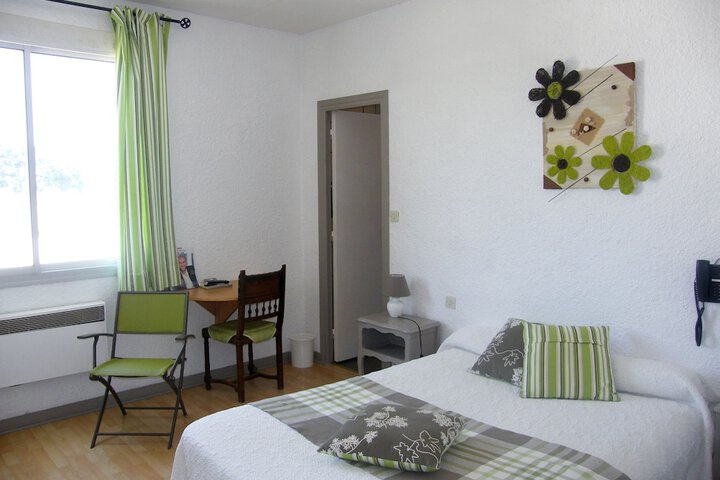 Room 3 of 49