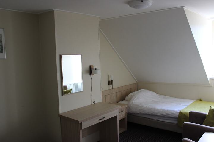 Room 5 of 30