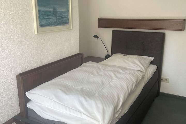 Room 3 of 7