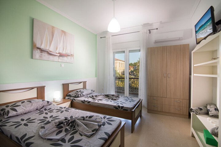 Room 33 of 52