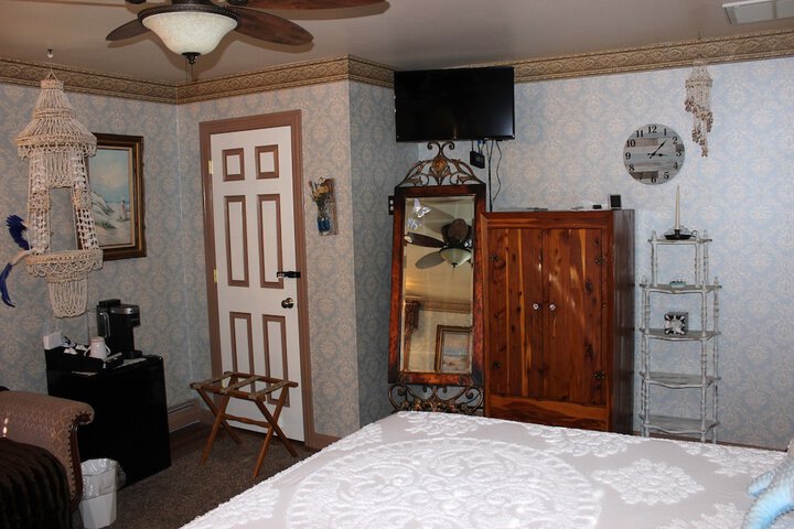 Room 33 of 69