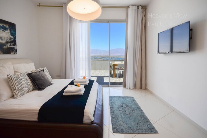 Room 14 of 315