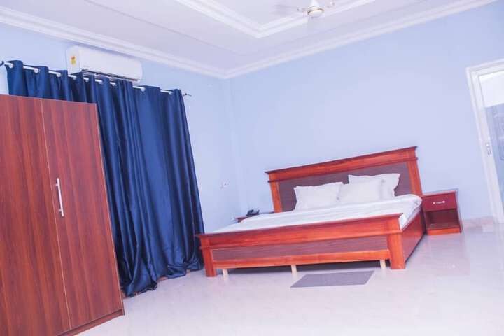 Room 12 of 16