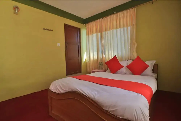 Room 5 of 9