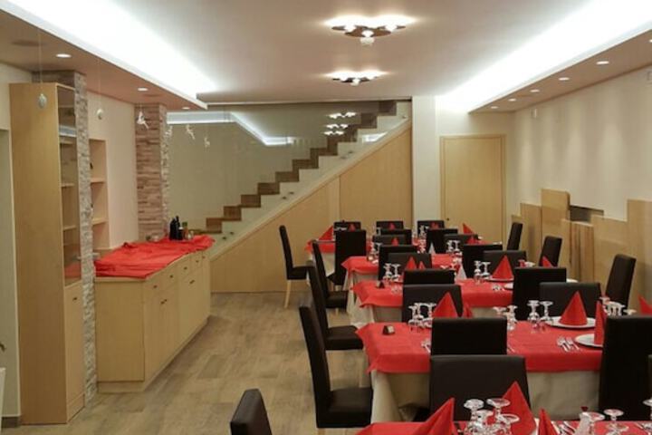 Dining 16 of 26