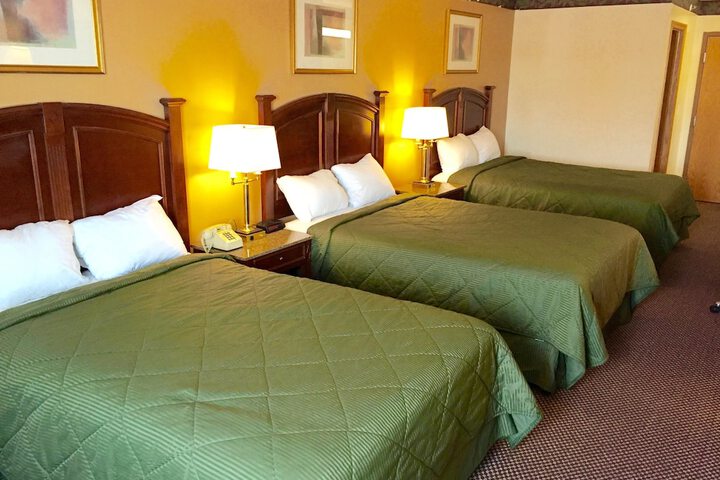 Room 4 of 16