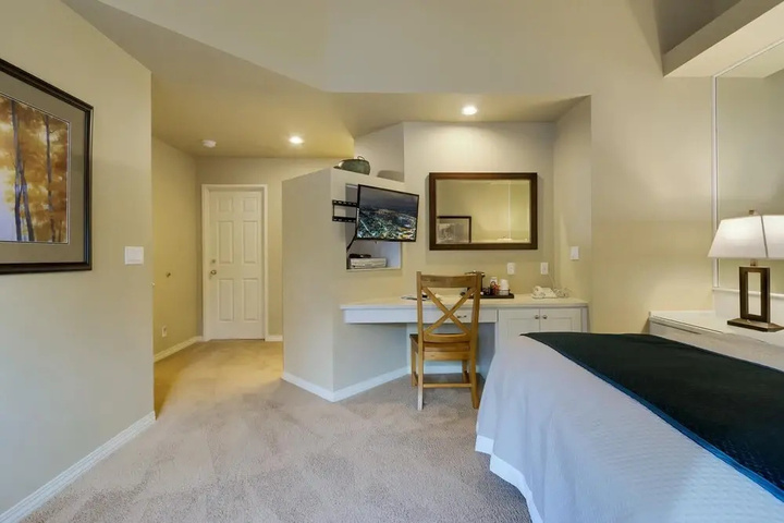 Room 5 of 14