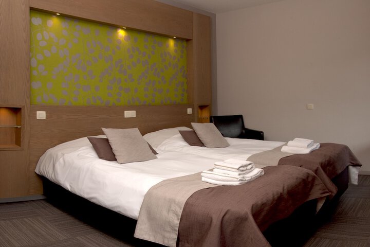 Room 4 of 34