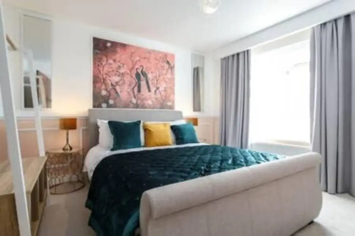 Room 4 of 23