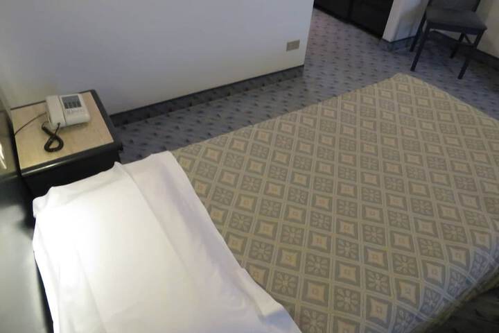 Room 13 of 31