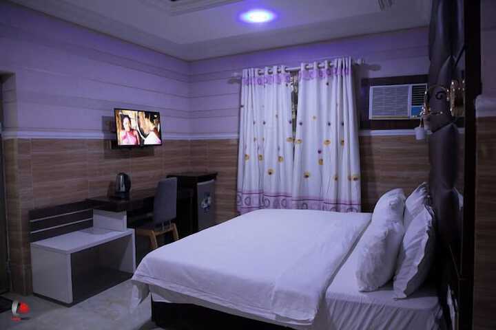 Room 36 of 76